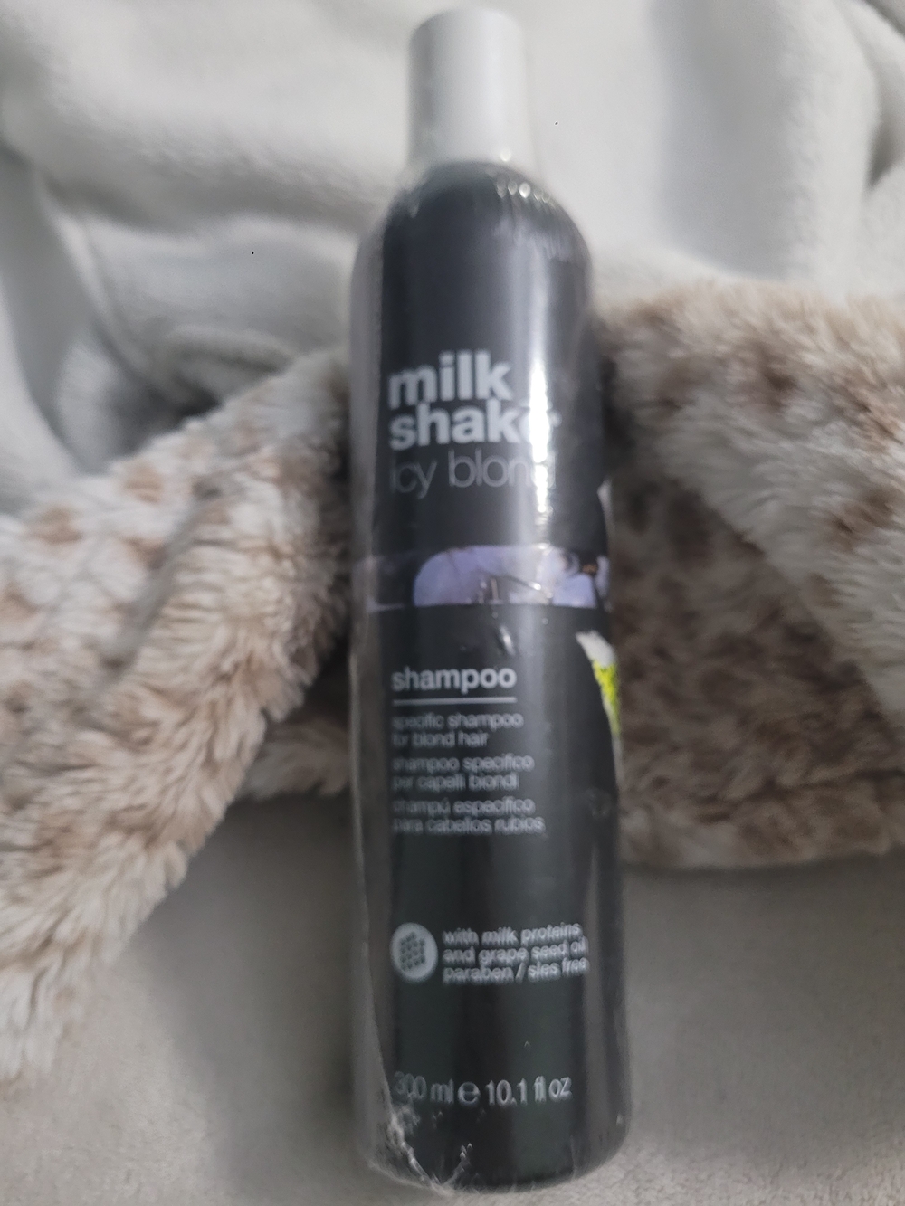 Milk Shake Icy Blond Shampoo 10.1 oz for Blond Hair Milk Protein Grape Seed Oil